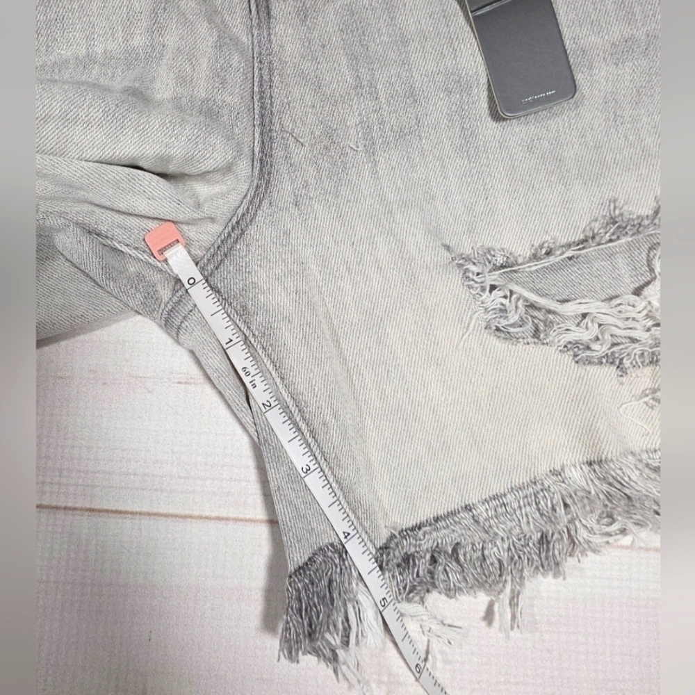 Tractr Grey Distressed Denim Shorts Size 6/28 - New With Tags - Picture 5 of 8